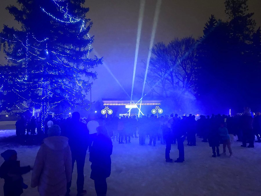 Families in the snow at Porter Park, 2024